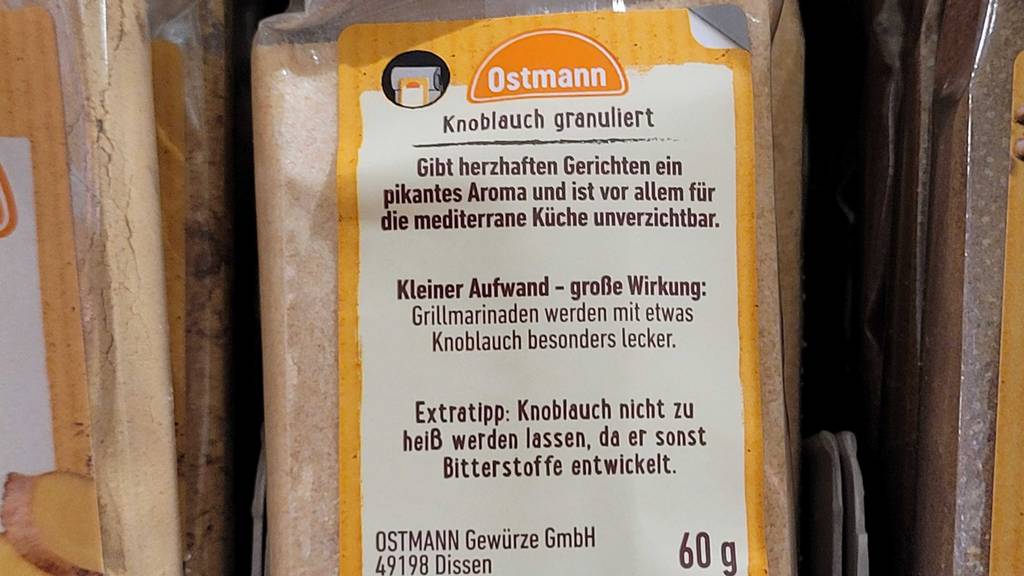 Nahaufnahme der 60-g-Tüte mit getestetem Knoblauchpulver.