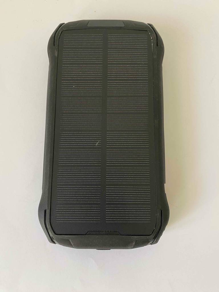 Solarfläche einer getesteten Outdoor-Powerbank.