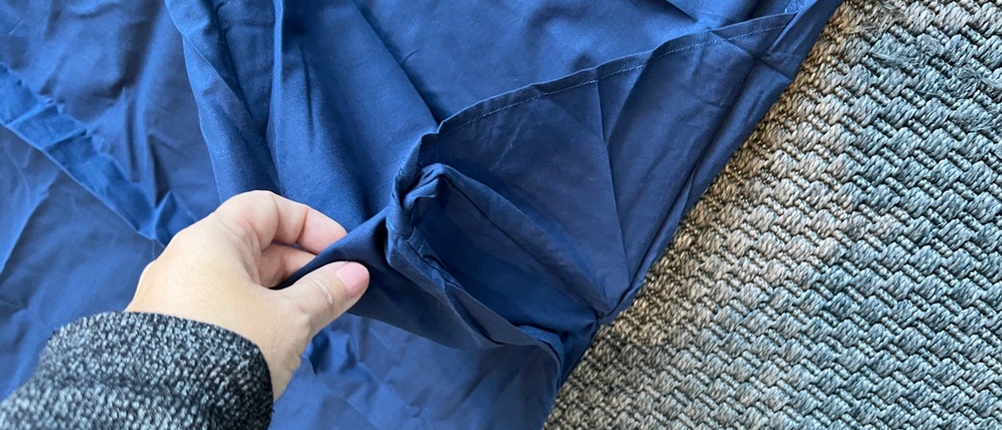 Seitliche Lasche beim Outdoro-HS-11BL für mehr Bewegungsfreiheit