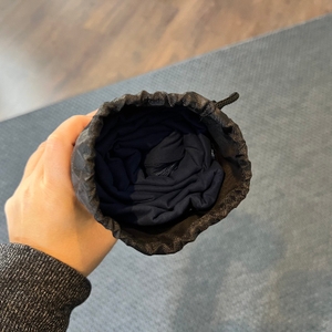 Blick in den geöffneten Transportbeutel beim Outdoro-HS-11BL