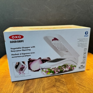 Oxo-Good-Grips-Gemüsehacker im Karton 