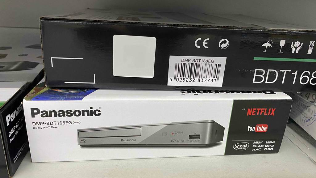 Auf dem Karton des getesteten Blu-ray-Players von Panasonic ist das Gerät abgebildet.