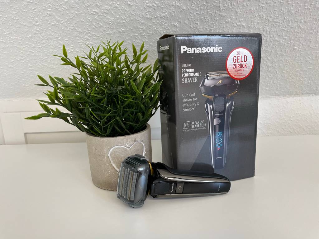 Panasonic-Rasierer mit Verpackung