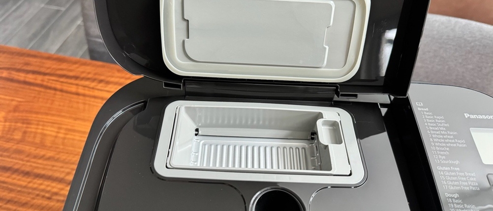 Ein Fach im Deckel des Panasonic SD-YR2550