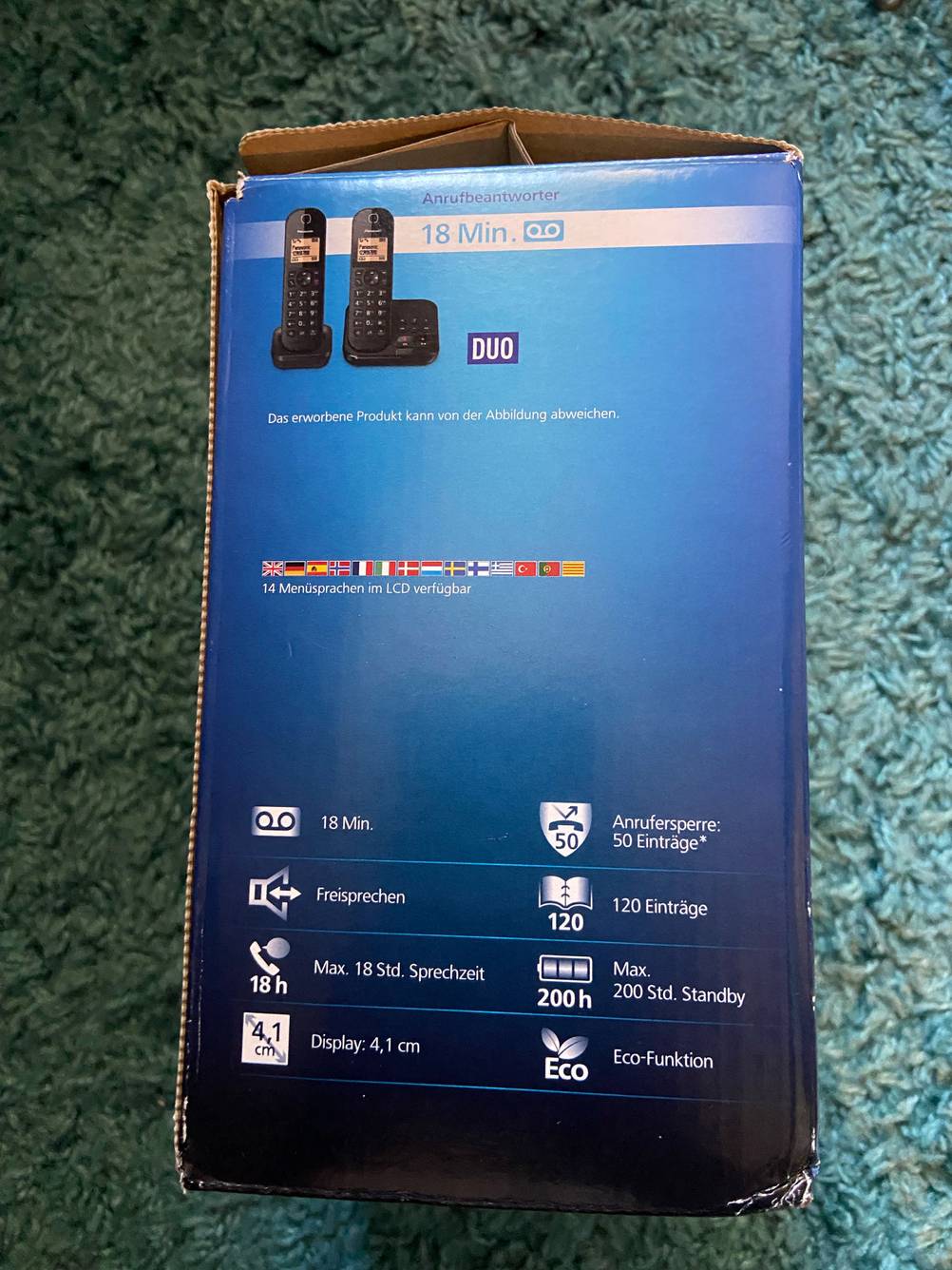 Getestet: Nahaufnahme der Verpackung von der Seite des getesteten Panasonic-Telefons.