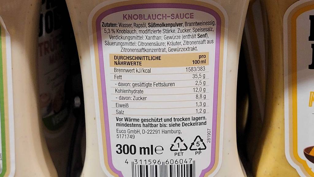 Knoblauch-Sosse getestet: Auf der Rückseite stehen Informationen zum Inhalt.