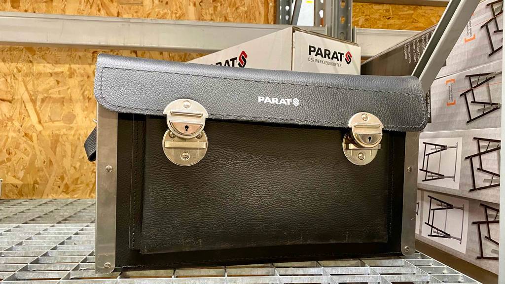 Frontansicht eines getesteten leeren Werkzeugkoffer der Marke Parat.