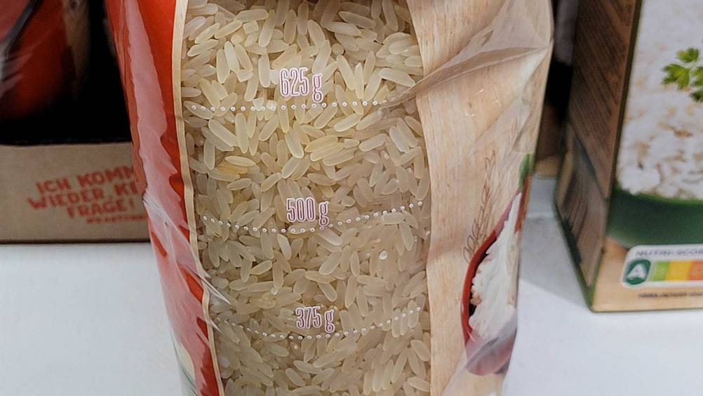 Parboiled-Reis-Test: Nahaufnahme der Tabelle auf der Seite der Packung.