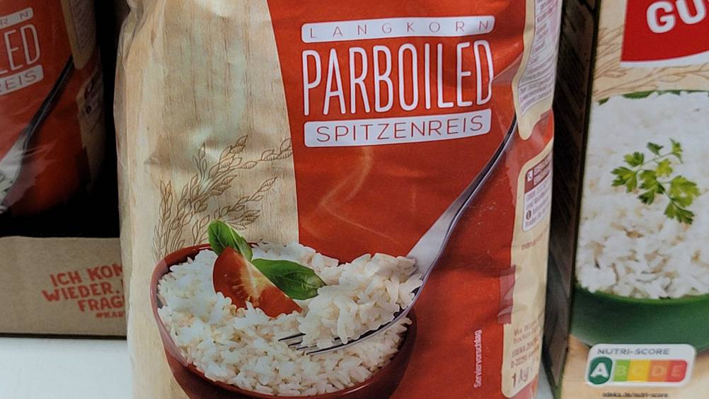 Parboiled-Reis im Test: Nahaufnahme der Vorderseite der Verpackung mit Artikelbezeichnung.