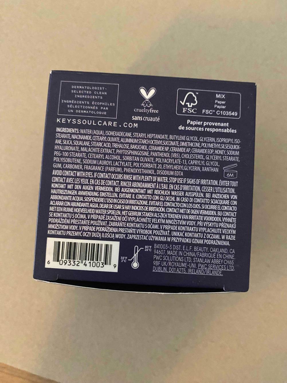 Parfümfreie Gesichtscreme getestet: Boden der Verpackung mit Strichcode.