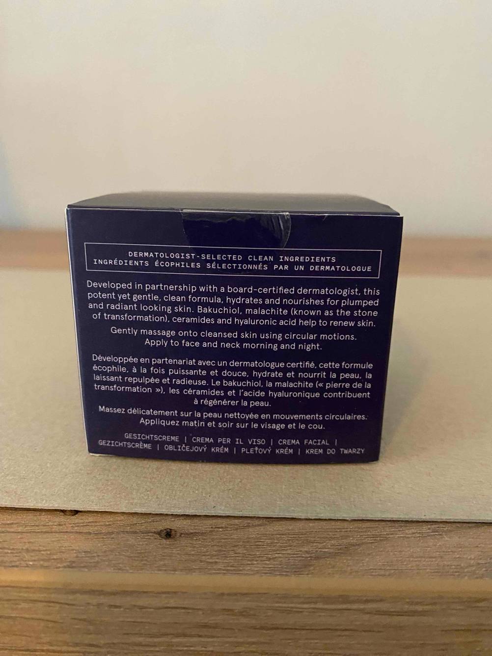 Parfümfreie Gesichtscreme getestet: Rückseite der Verpackung mit Informationen.