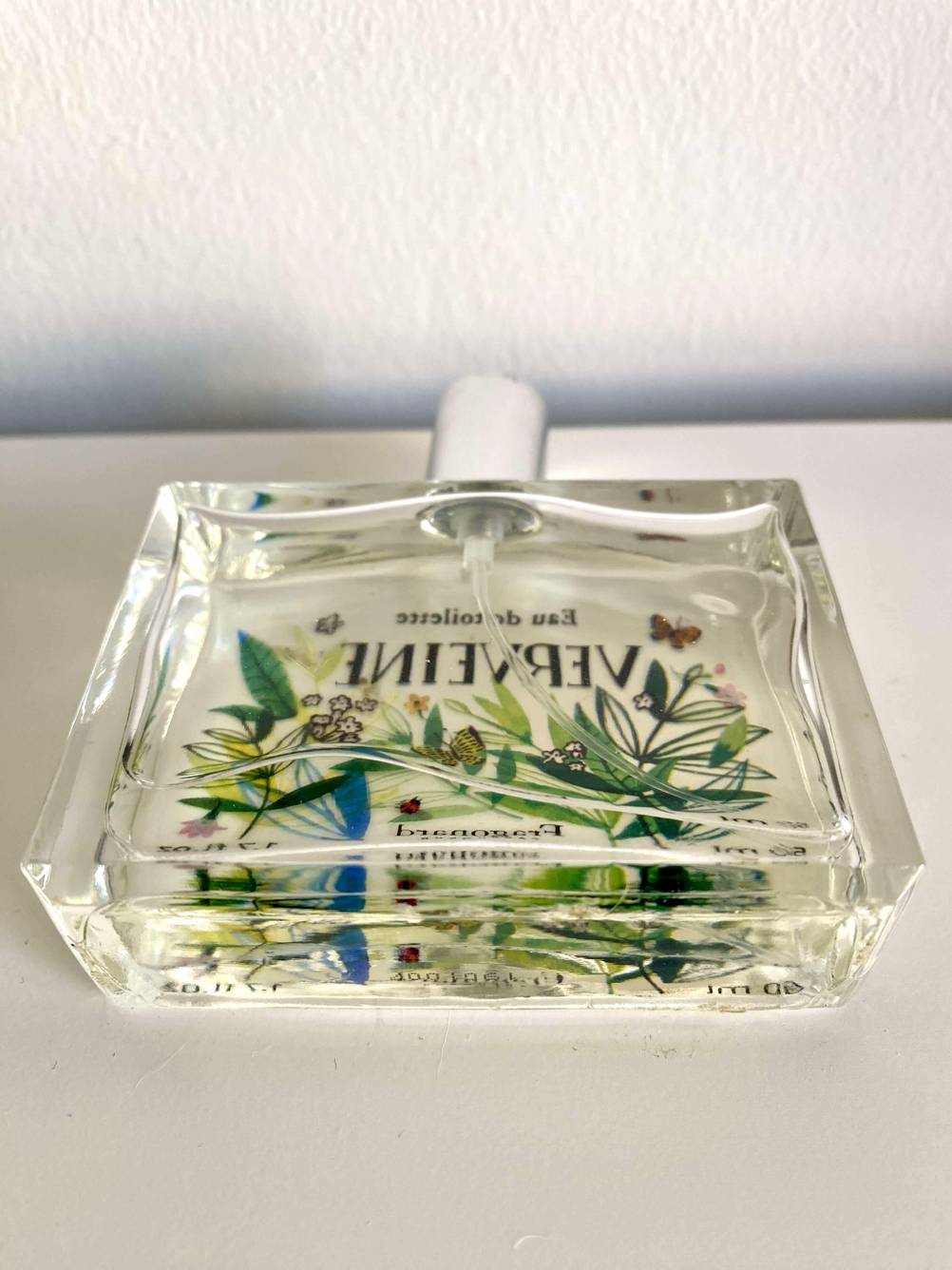 Parfüm für Damen getestet: Nahaufnahme des Boden inklusive Rückseite.