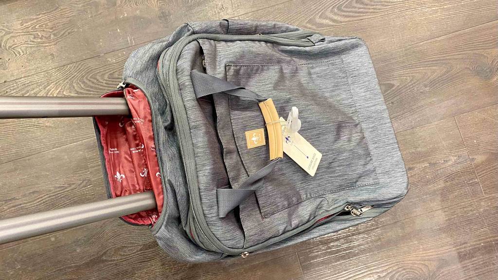 Ein getesteter ausgezogener Rucksack-Trolley von oben betrachtet.