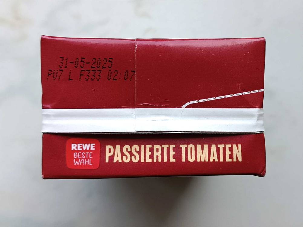Eine Packung der getesteten passierten Tomaten von oben.