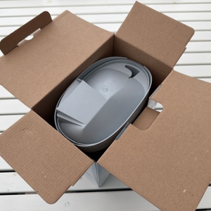 Der geöffnete Karton vom Pattex Aero 360° von oben