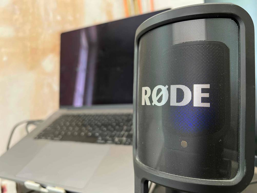 Ein schwarzes Rode Mikrofon