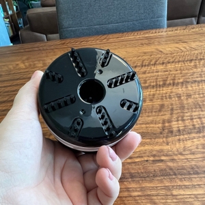 Unterseite mit Bürsten beim Peach-PA105.