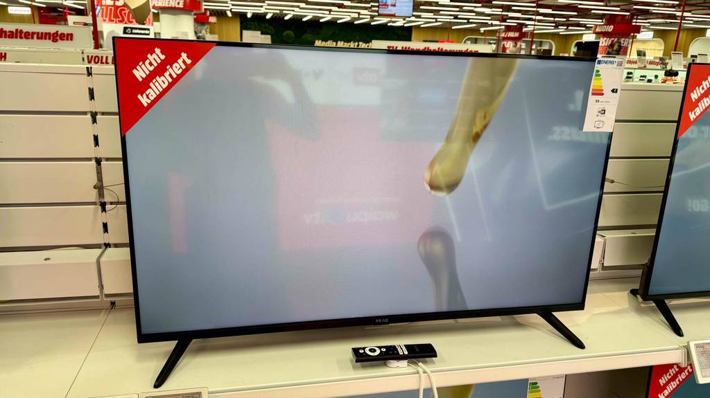 Im Test: Frontansicht eines Fernsehers bis 300 Euro.