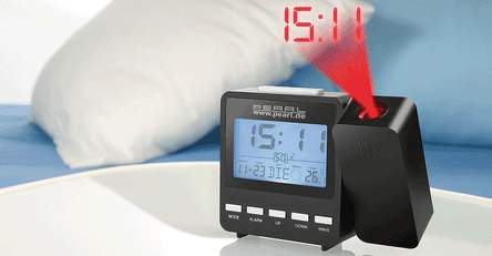 PEARL Digital Wecker: Kompakter Digital-Reisewecker mit Thermometer,  Kalender und Timer (Mini LED Uhr mit Batterie)