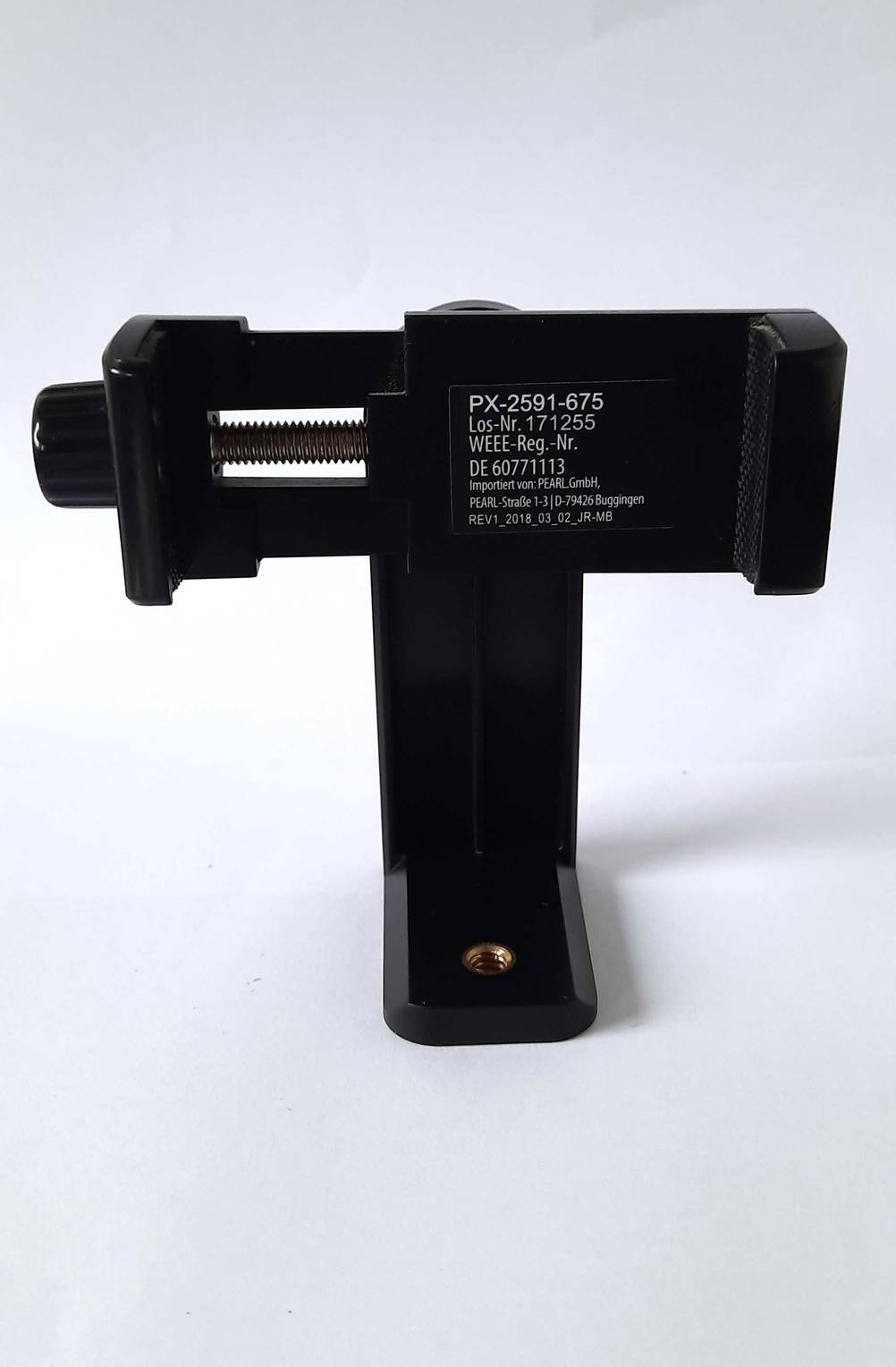 Im Test: Rückansicht eines aufgebauten Smartphone Stativ-Adapters mit Angabe zu Hersteller und Modell.