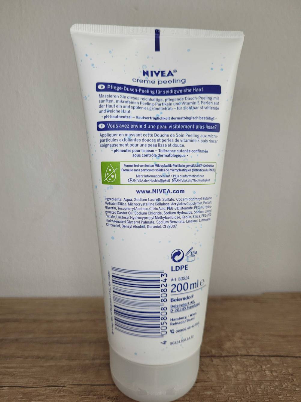 Peeling im Test: Die Rückseite der Tube mit Informationen.