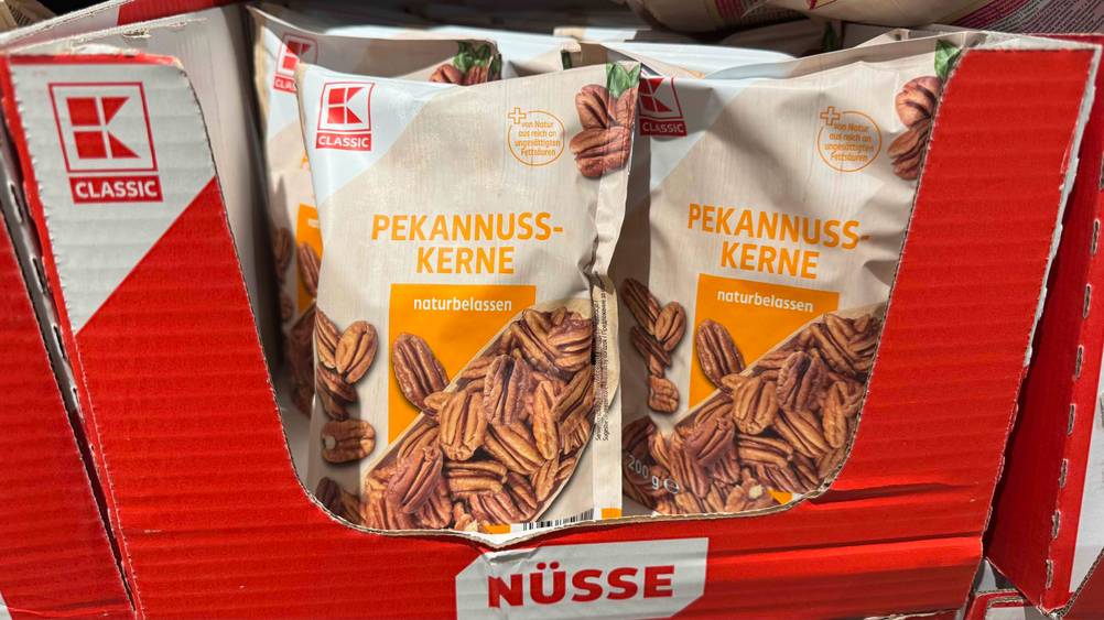 Mehrere Packungen der Pekannüsse im Test in einem Karton.