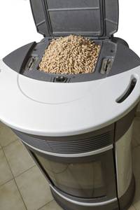 Pellets müssen selterner nachgelegt werden, wenn der Tank groß genug ist.
