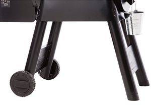 Zwei Rollen am Traeger Pellet Smoker