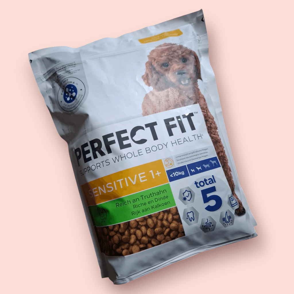 Blick von oben auf eine Packung Hunde-Ergänzungsfutter im Test.