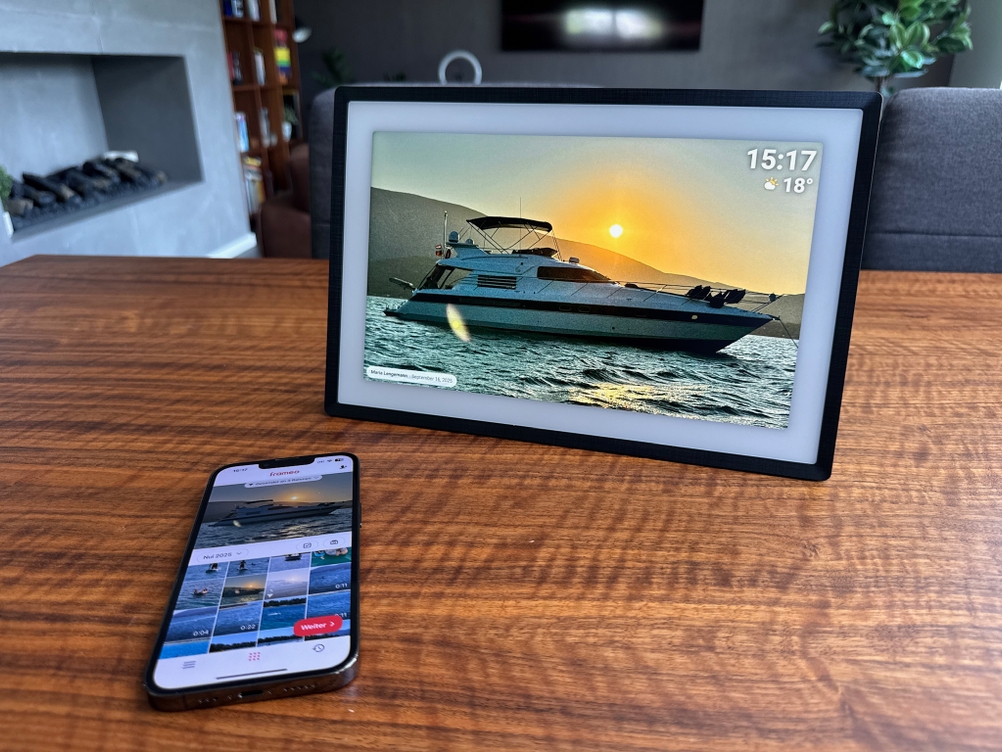 Foto auf dem Pexar ‎PX-110BLKGL mit Handy auf dem Tisch