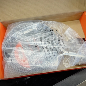 Die getestete Pfanne von Le Creuset wird ausgepackt.