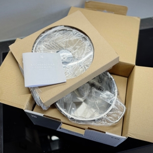 Der getestete Kochtopf von WMF wird ausgepackt.