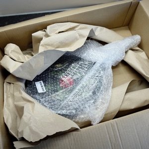 Die getestete Pfanne von Woll wird ausgepackt.