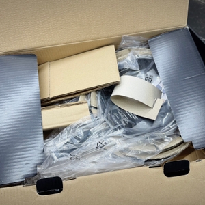 Das getestete Zwilling-Pfannenset wird ausgepackt.