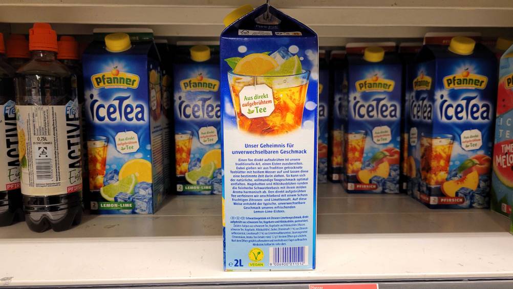 Seitenansicht der Verpackung des getesteten Pfanner-Eistees.