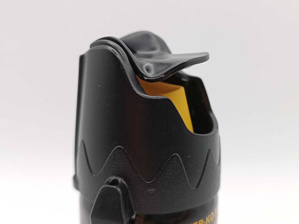 Nahaufnahme des Sprühkopfes eines getesteten Pfeffersprays.