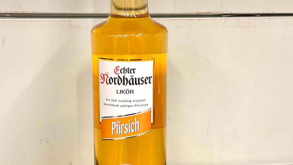 Pfirsichlikör getestet: Nahaufnahme des Labels auf der Flasche.