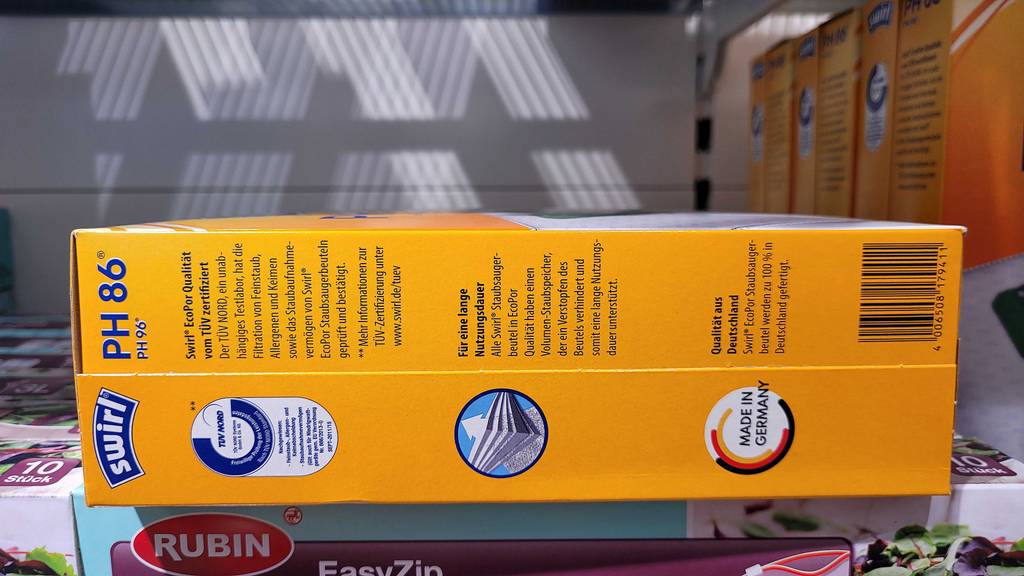 Seitenperspektive des getesteten Vakuumbeutels, der sich in der liegenden Verpackung befindet.