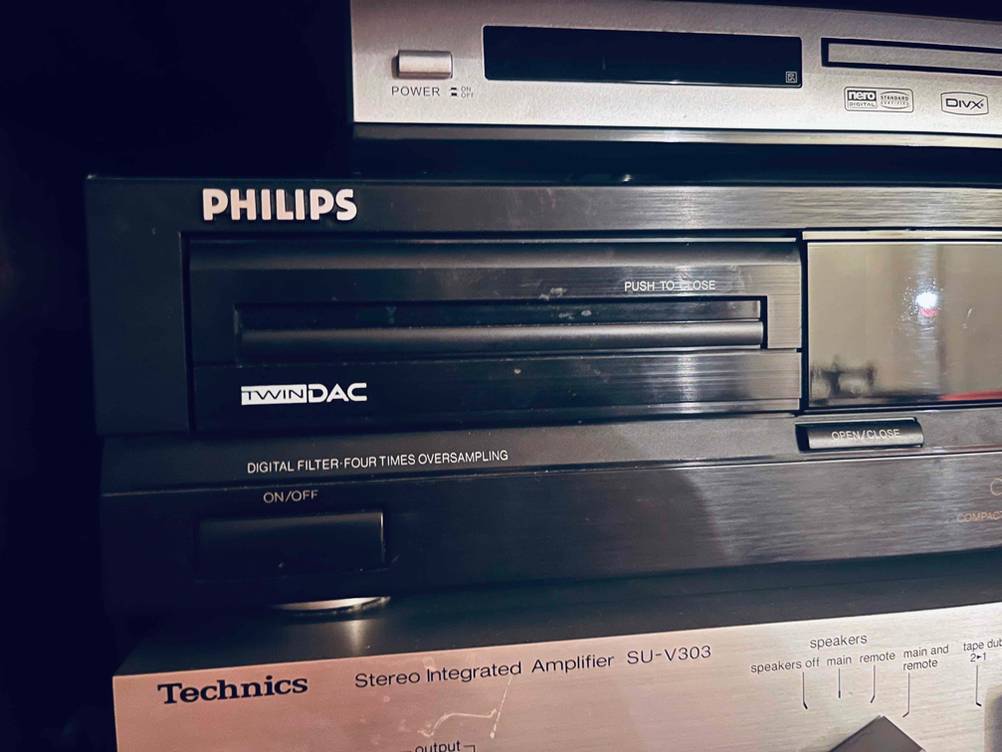 Philips CD-Player getestet: Auf dem CD-Player steht der Markenname.