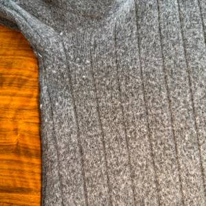 Der Pullover nach der Rasur mit dem Beautural ISJKL9889748