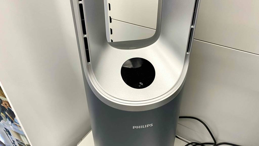Display von einem getesteten Luftbefeuchter der Marke Philips.