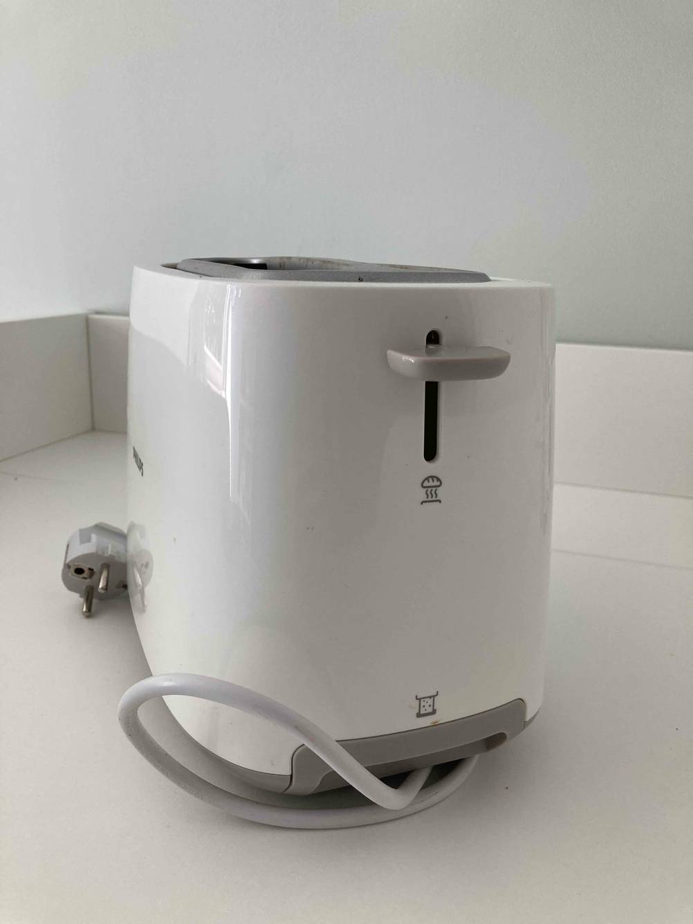 Blick auf die Startdrücktaste eines getesteten Philips-Toasters.