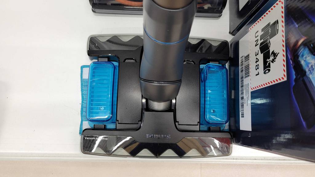 Detailansicht der Bodendüse eines Philips-Akku-Staubsaugers im Test.