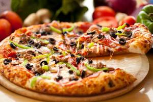 pizza grillen keramikgrill kamado-grill