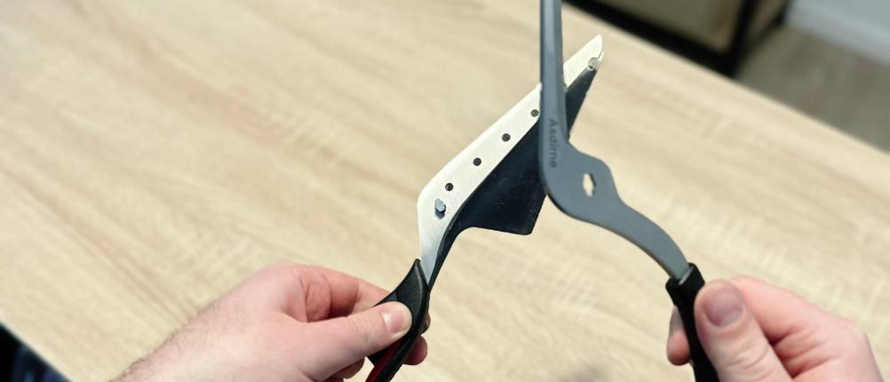 Die beiden Klingen der Pizzaschere von Asdirne wurden voneinander getrennt.