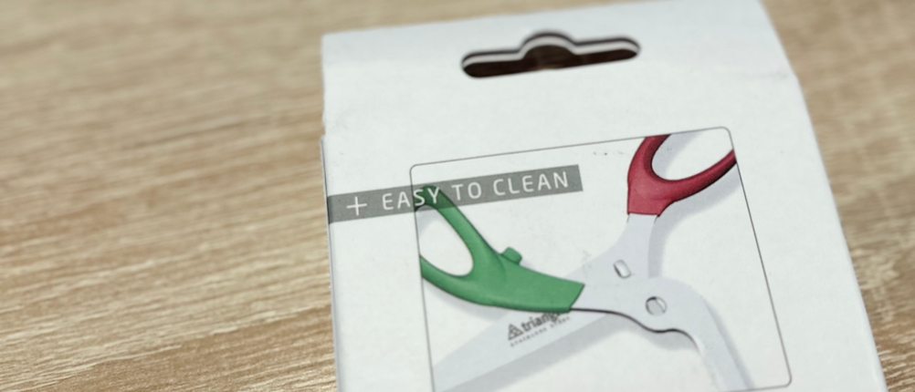 Die Verpackung der Pizzaschere von Triangle von hinten.