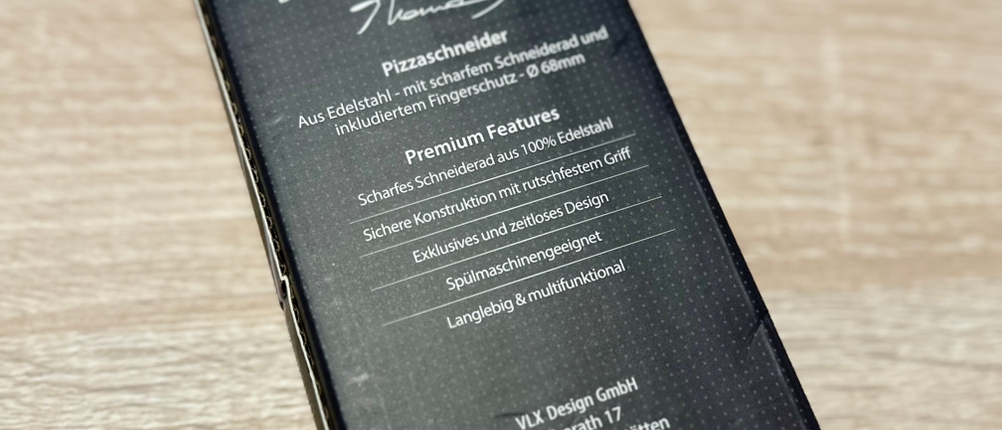 Die Rückseite der Verpackung des Valuxe-Pizzaschneiders im Detail.