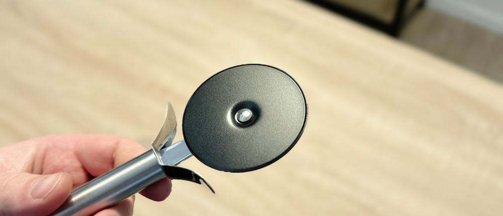 Der Pizzaschneider von WMF im Detail.