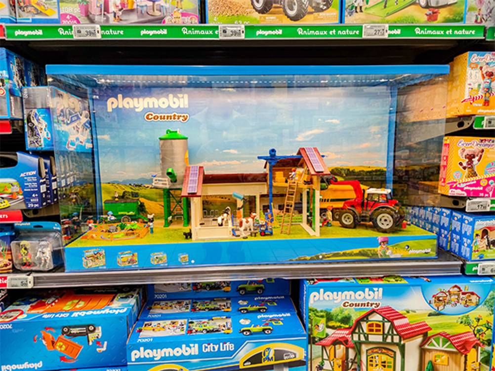 Playmobil-Bauernhof im Test: Das Playmobil Country Set mit Scheune, Silo und Traktor.