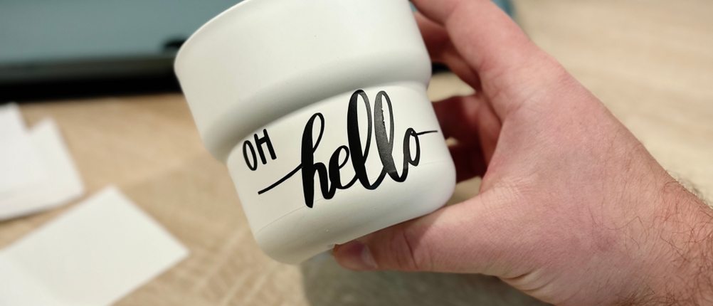 Der ausgeschnittene Schriftzug 